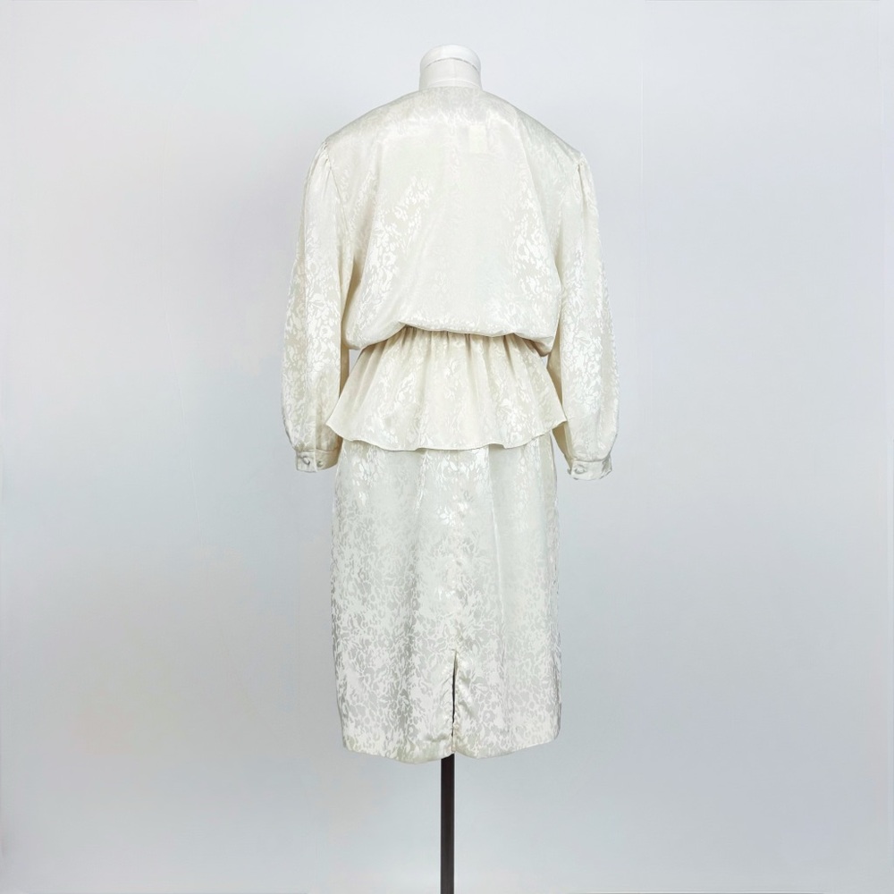 Vintage 80’s Jacquard Patterned Surplice Peplum Midi Dress in Ivory | Size M/L - Picture 4 of 8